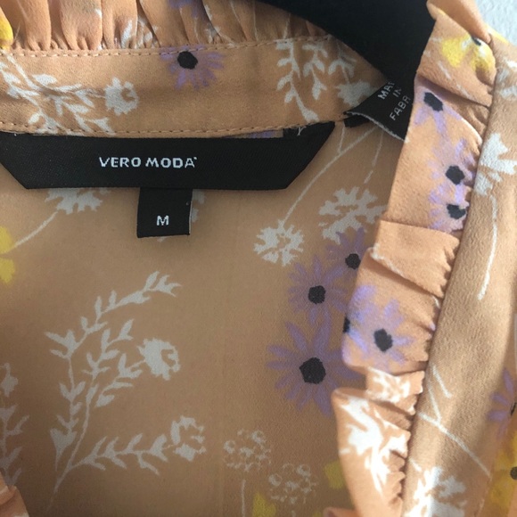 New without tags Vera Moda M Floral Peach Blouse - Picture 3 of 6